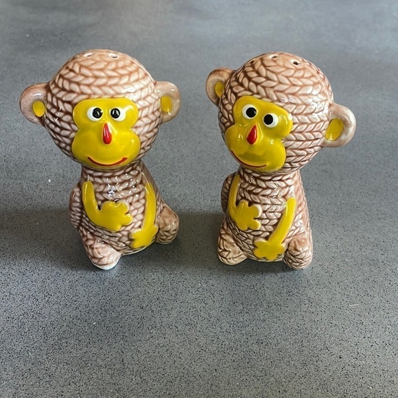 Vintage Japan ceramic monkey salt and pepper sets - Picture 1 of 8